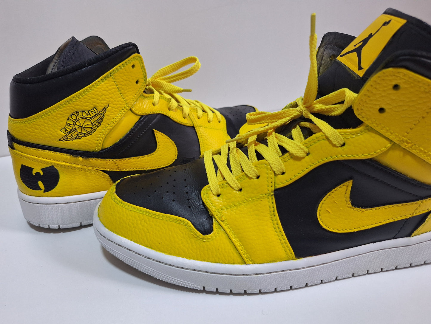 Wu-Tang Jordan 1 - Catch Body Customs